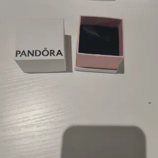 Cajas y bolsas de regalo Pandora