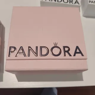 Cajas y bolsas de regalo Pandora