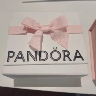 Cajas y bolsas de regalo Pandora