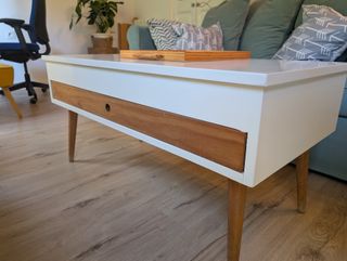 Mesa centro elevable blanco y madera