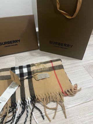 Bufanda Burberry Clásica Check Beige y Roja
