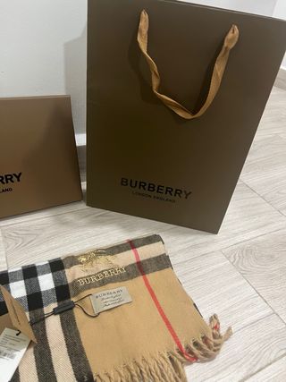 Bufanda Burberry Clásica Check Beige y Roja