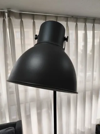 Lámpara de Pie IKEA HEKTAR Negra