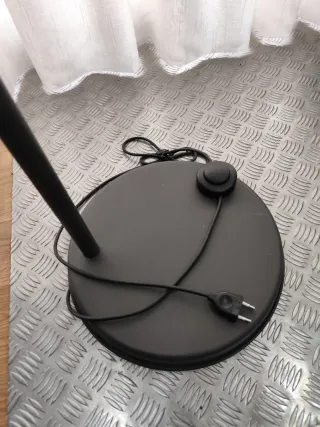 Lámpara de Pie IKEA HEKTAR Negra