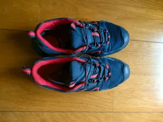 Zapatillas Neakpeak Negras y Rojas (talla 37)