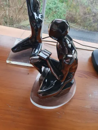 Due sculture per ufficio