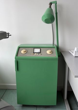 Máquina de consulta médica verde