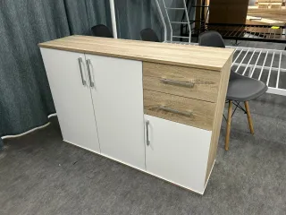 Aparador 3 puertas y 2 cajones