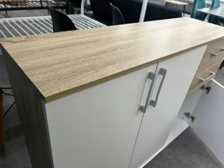 Aparador 3 puertas y 2 cajones