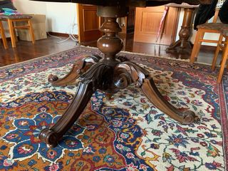 Mesa de comedor antigua de madera