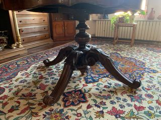 Mesa de comedor antigua de madera