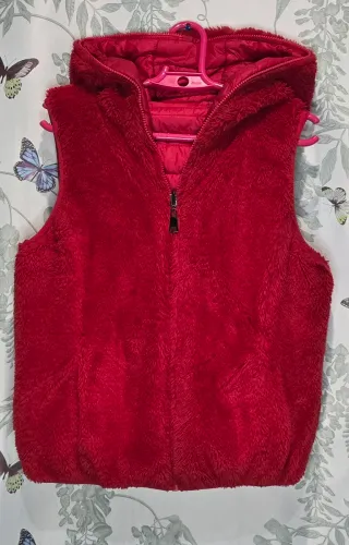 Chaleco reversible acolchado rojo con capucha