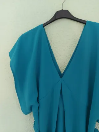 Vestido azul turquesa con cinturón