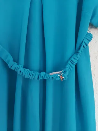 Vestido azul turquesa con cinturón