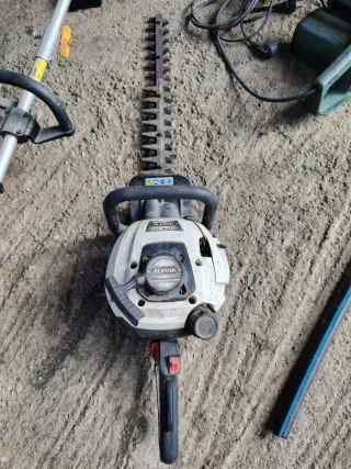 Motosierra Naranja y Negra.. Gasolina y eléctricas