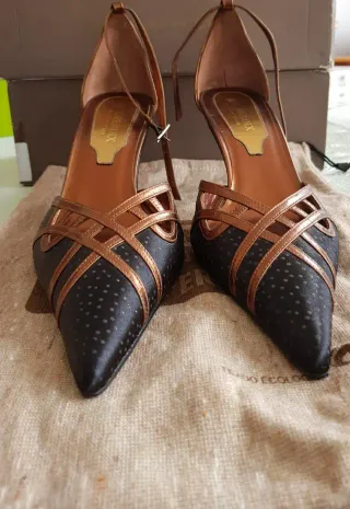 Tacones Bol-Perdix Negro y Dorado