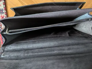 Maletín porta documentos cuero hombre. Negra