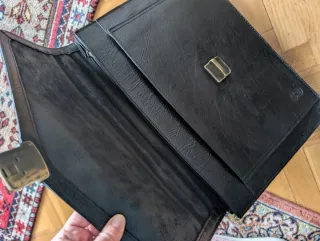 Maletín porta documentos cuero hombre. Negra