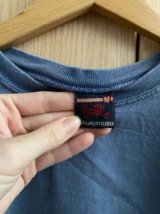 Camiseta azul con estampado de ovejas