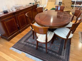 Mesa comedor extensible, 6 sillas y aparador