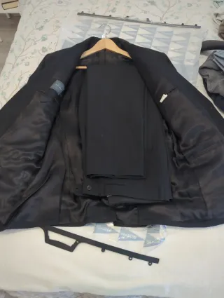 Traje de chaqueta y pantalón negro