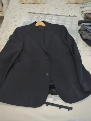 Traje de chaqueta y pantalón negro
