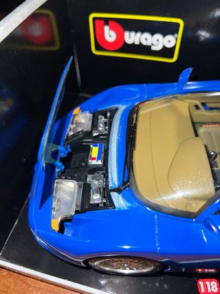 Bugatti EB 110 1/18 Bburago Blu