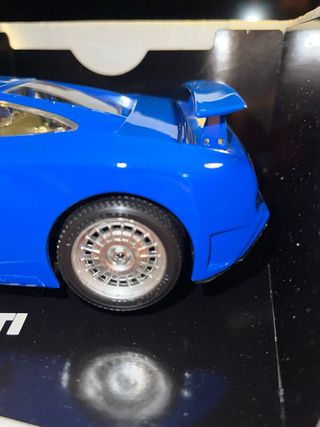 Bugatti EB 110 1/18 Bburago Blu