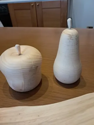 Tagliere con Mela e Pera in Legno