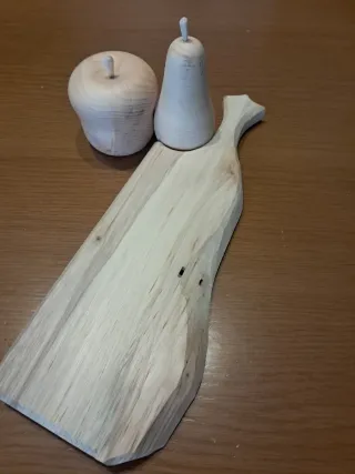 Tagliere con Mela e Pera in Legno