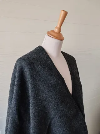 Mantella donna in lana grigia