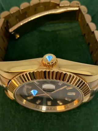 ✅ Reloj automático