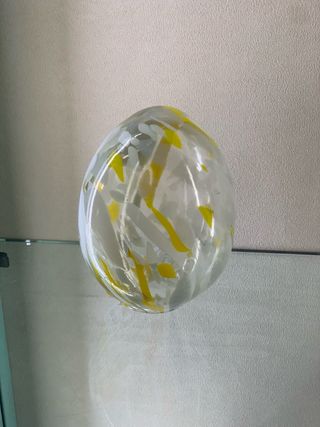 Uovo di Pasqua in vetro decorato