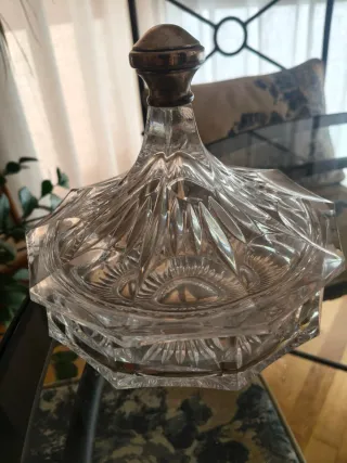 Confitera de cristal con tapa metálica