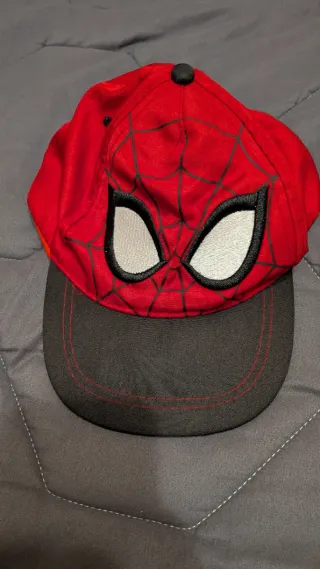 Cappello Spiderman rosso e nero