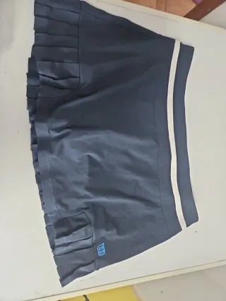 Falda deportiva Wilson azul y blanca
