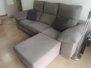 Sofá cama gris tela anti manchas.