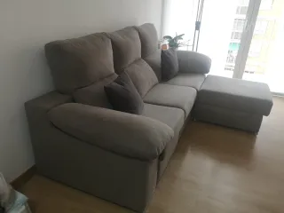 Sofá cama gris tela anti manchas.