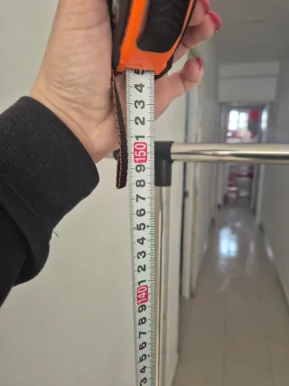 Perchero Metálico con Ruedas