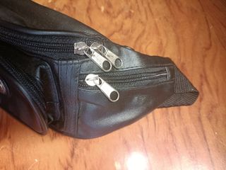 Riñonera de piel negra