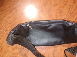 Riñonera de piel negra
