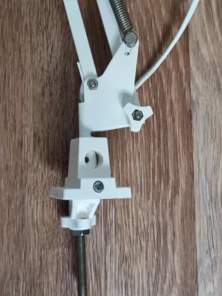 Lámpara de escritorio IKEA blanca