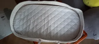 Cambiador de mimbre para bebé