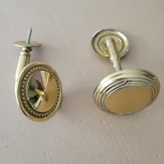 Alzapaños dorados de metal