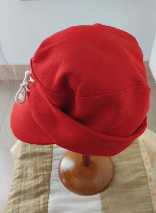 Gorra de filtro vintage en color rojo con cordones