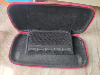 Nintendo Switch + Custodia Rossa