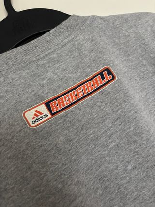 T-shirt Adidas Basketball Grigia