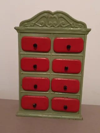 ANTIGUO ESPECIERO DE METAL