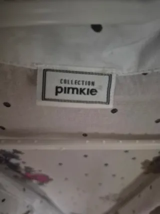 Camisa blanca con estampado floral