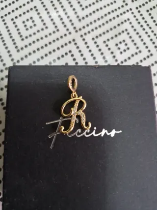 Colgante letra R con circonitas oro